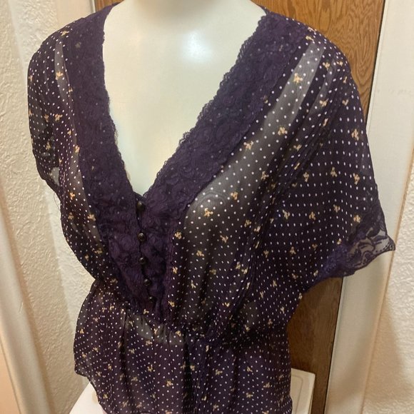 Sheer floral print short sleeve blouse - Picture 2 of 6